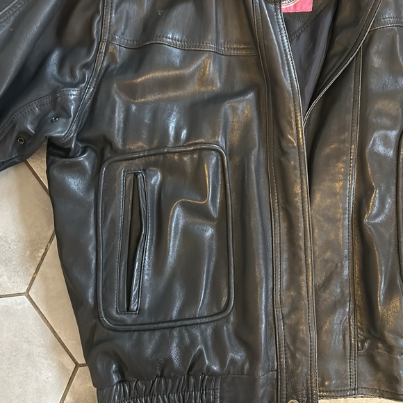 Vintage black leather jacket size xl - Picture 3 of 7